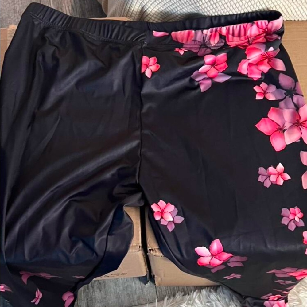 Women's Printed Leggings - Picture 4 of 5